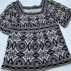 Yvos Black‎ and White Graphic Print with Bell Sleeves- Large
